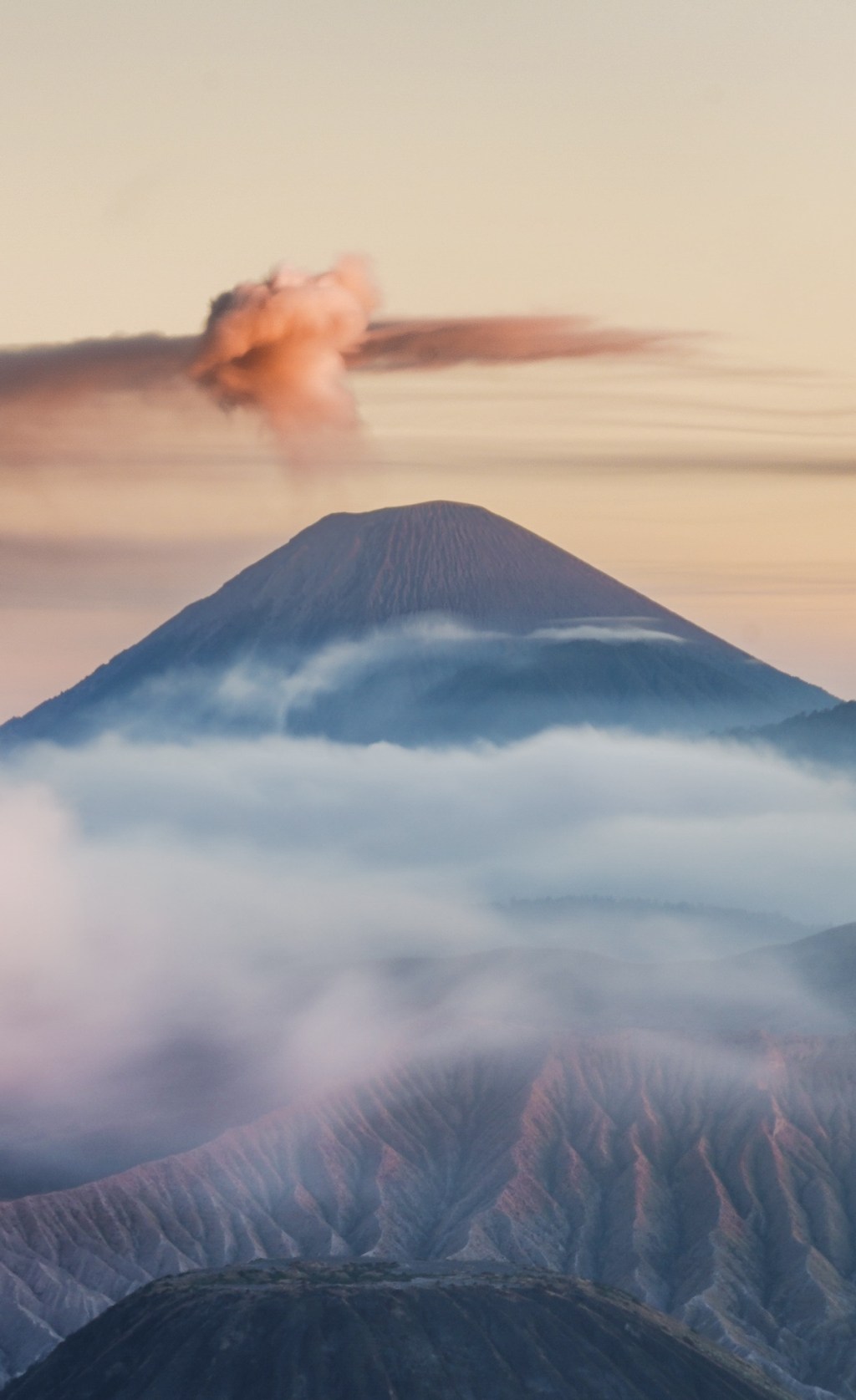 Many faces of puffing&nbsp;Semeru